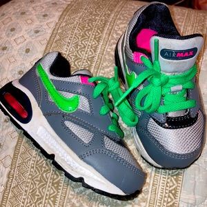 Toddler size 7c Nike Air Max shoes